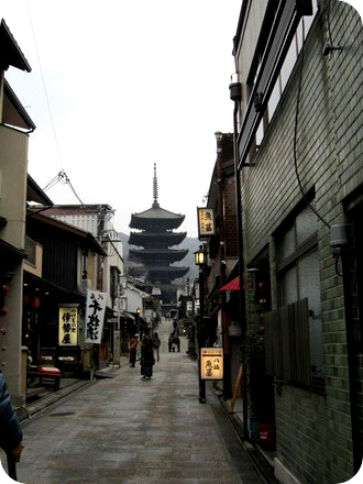 京都法観寺の八坂の塔　　　