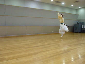 今日のお稽古(飛んでるショット 紅梅