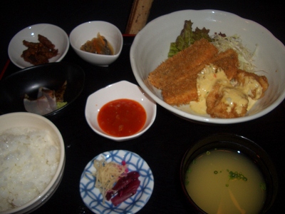 白身魚のフライ&チキン南蛮 VS 白身魚のカツ丼