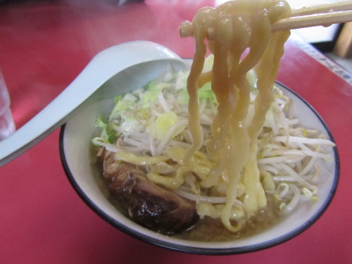 仕事前の昼飯に食うのはキツいですな