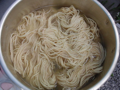 麻紐をホワイトに染める