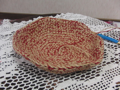 赤の糸で麻ひもバッグ
