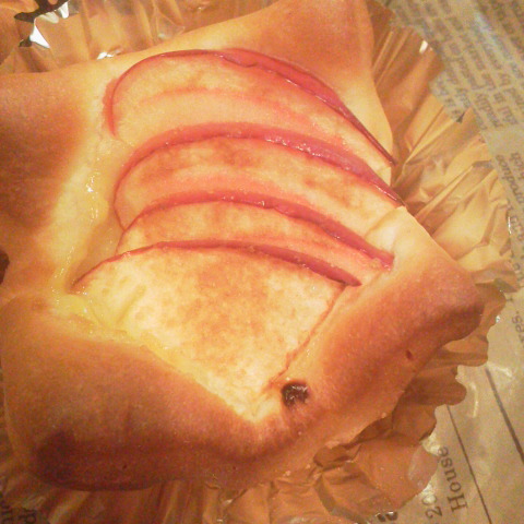 りんごのクリームパン♪