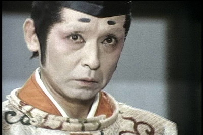 目立たぬように