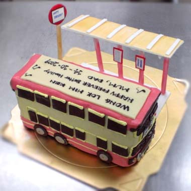 バスのケーキ２
