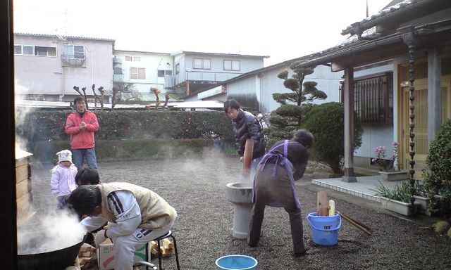 年末恒例！餅つき♪